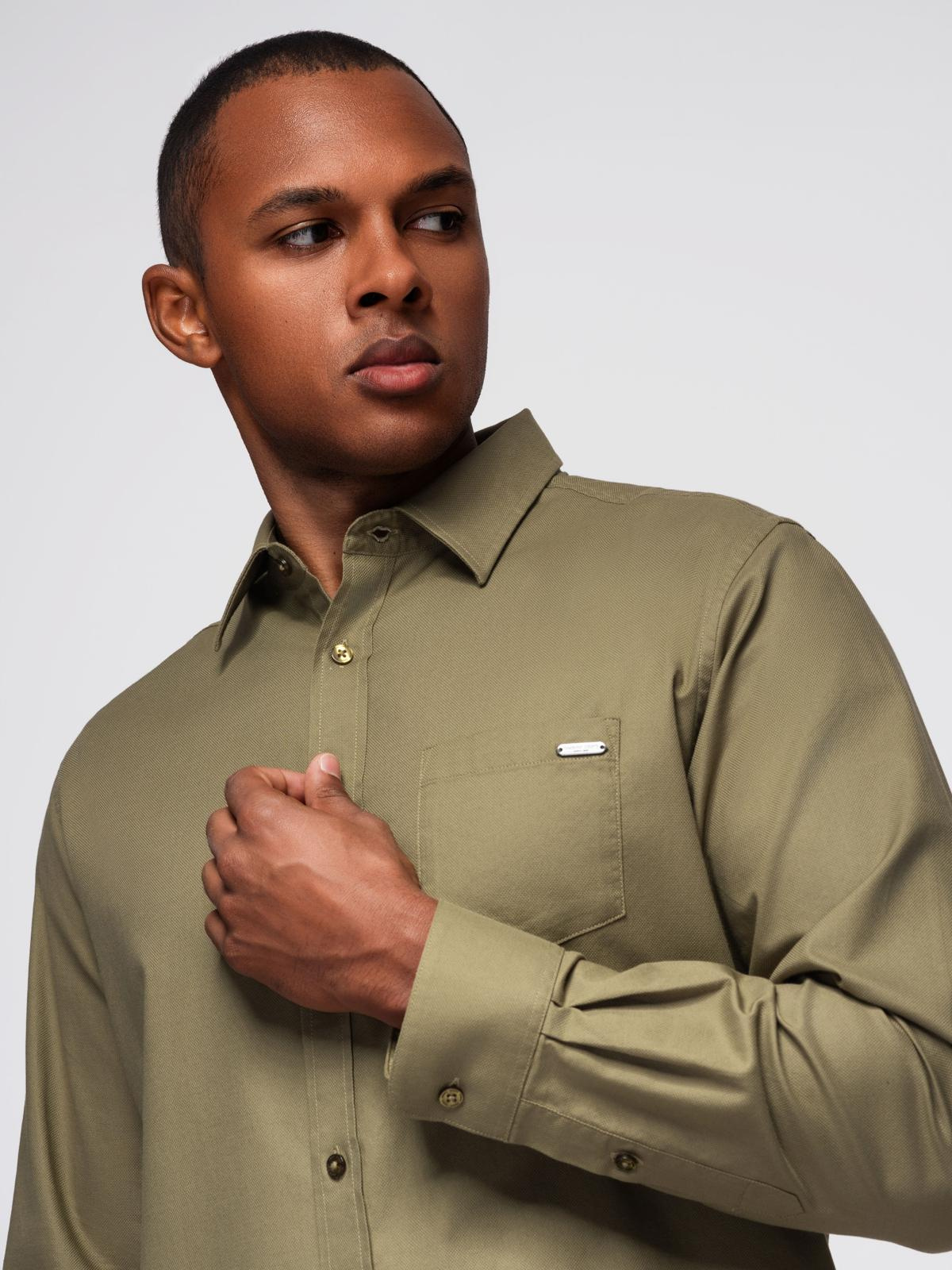 Ombre Men&#039;s cotton shirt with pocket REGULAR FIT - olive