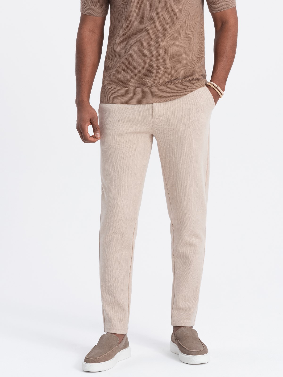 Levně Ombre CARROT men's pants in structured two-tone knit - beige