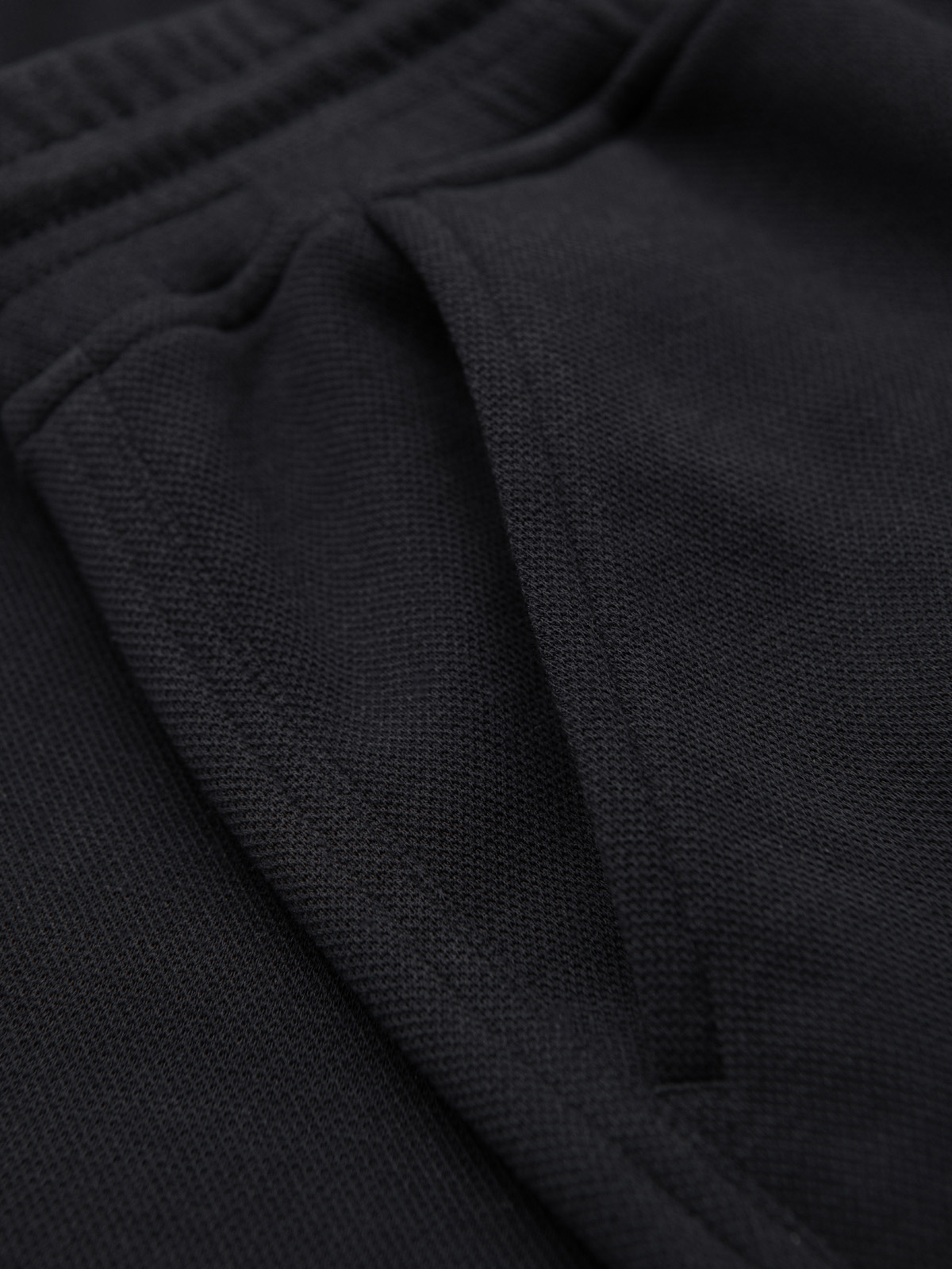 Ombre pánske REGULAR FIT štruktúrované šortky - čierne
