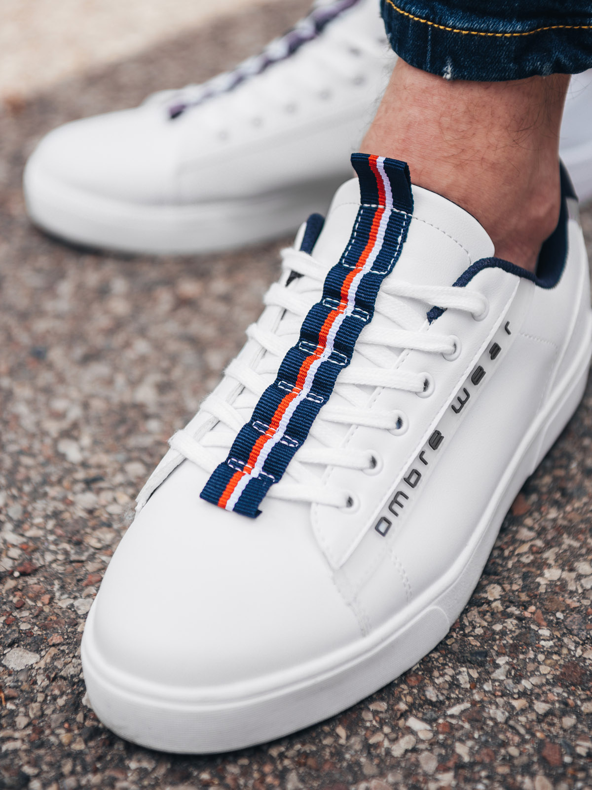 Ombre Men&#039;s shoes sneakers with contrasting details - white