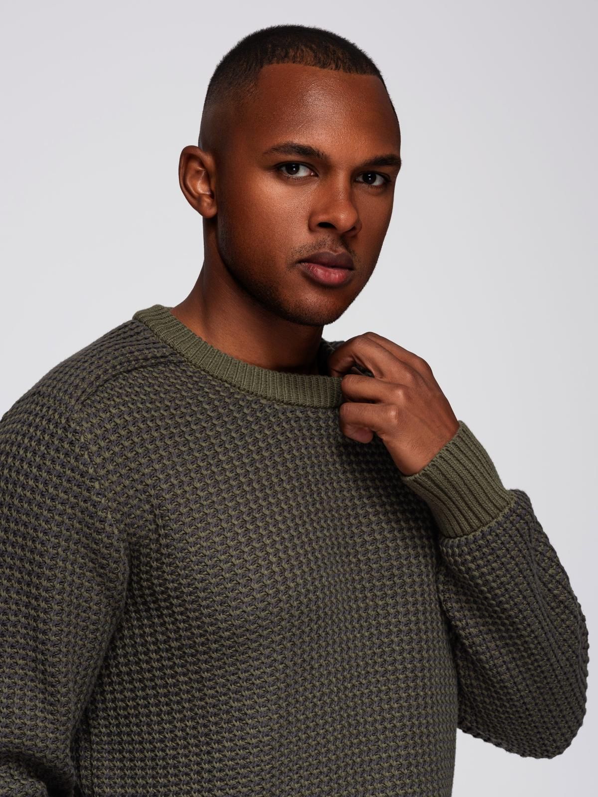 Ombre Men&#039;s contrast weave sweater with round neckline - dark olive