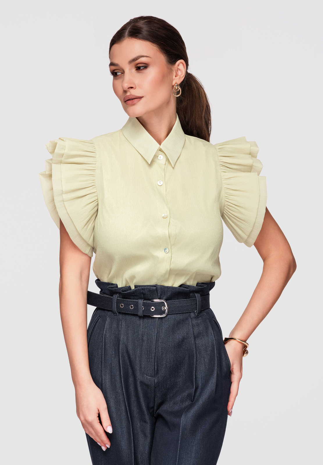 Elegantná dámska blúzka s volánmi