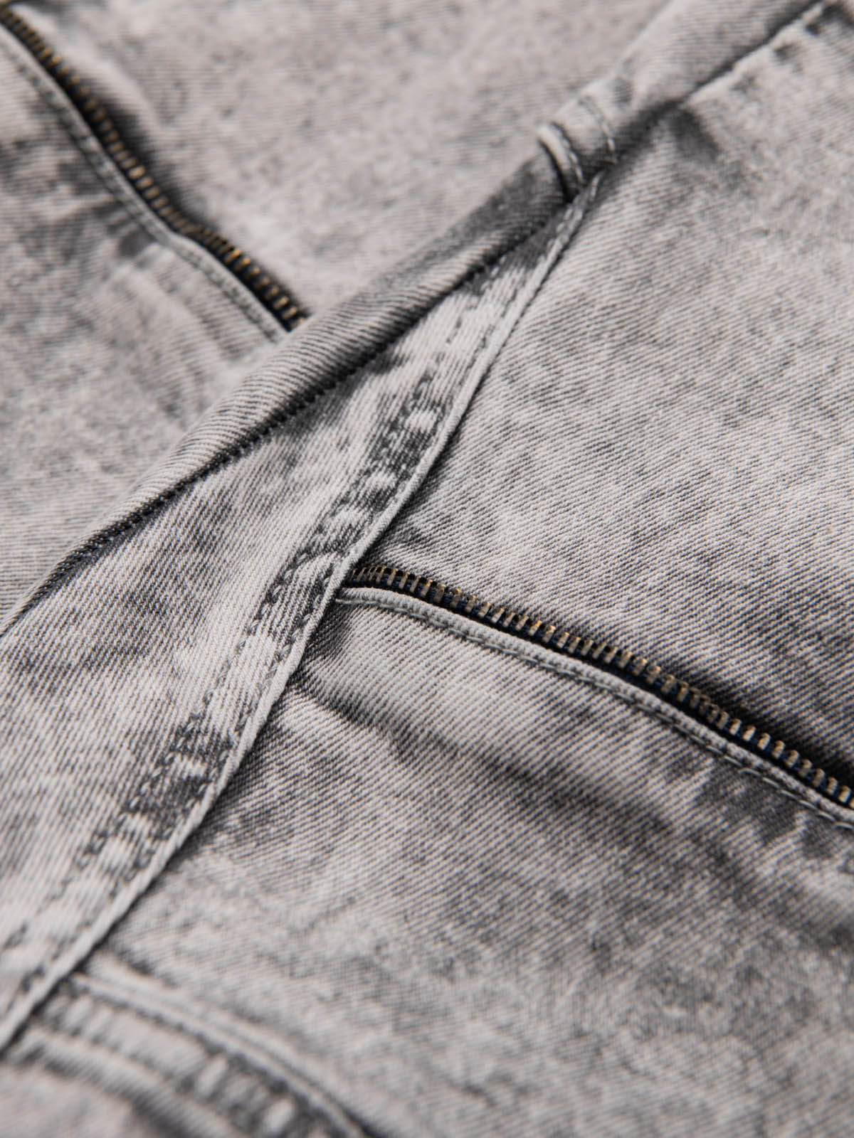 Ombre Men&#039;s denim jogger pants with rips and zippers - gray
