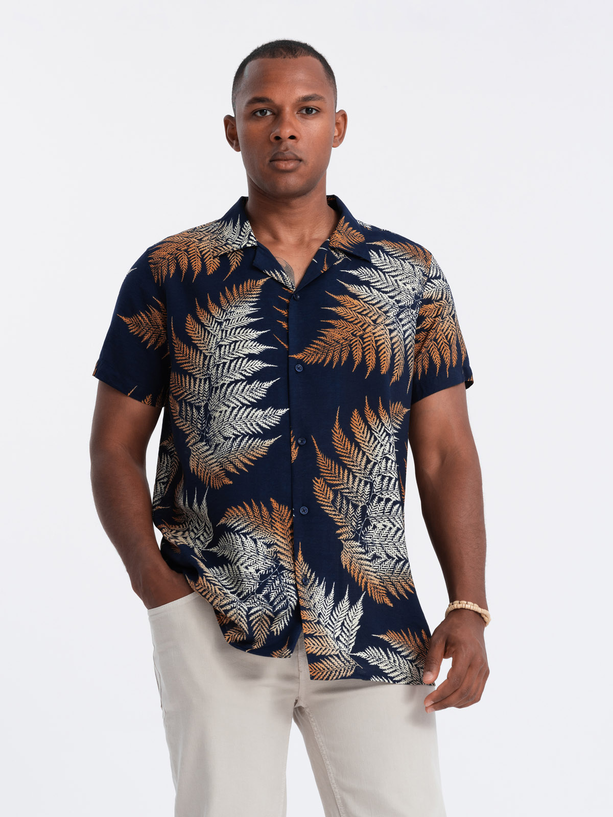 Ombre Men's patterned viscose shirt with short sleeves - fern