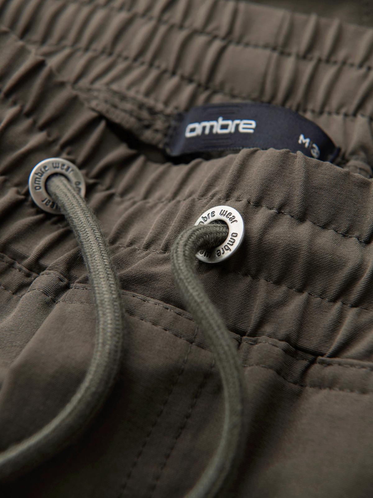 Ombre Men's jogger pants with cargo pockets and print - dark olive green