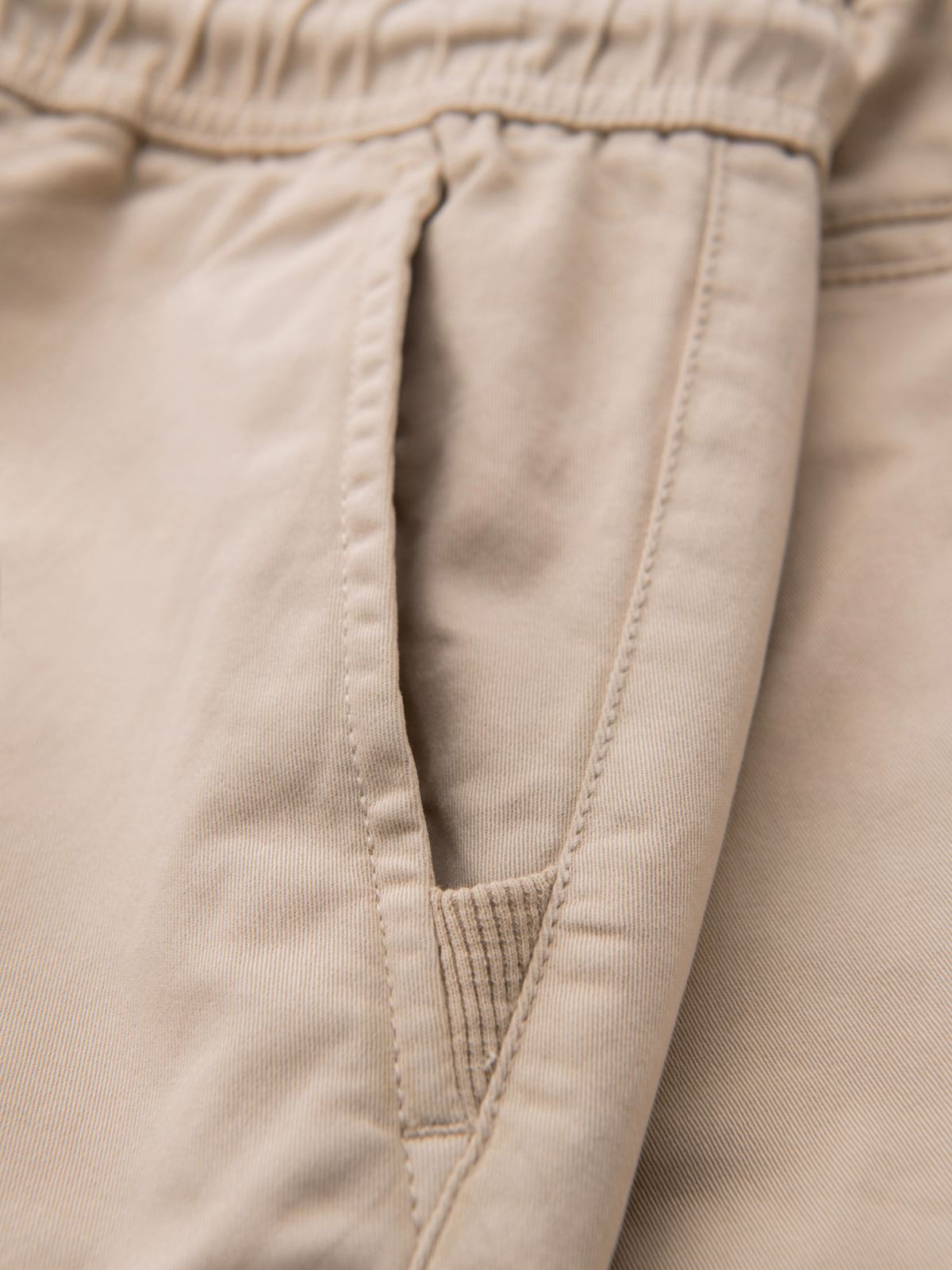 Ombre Men's cotton cargo shorts with elastic waistband - beige