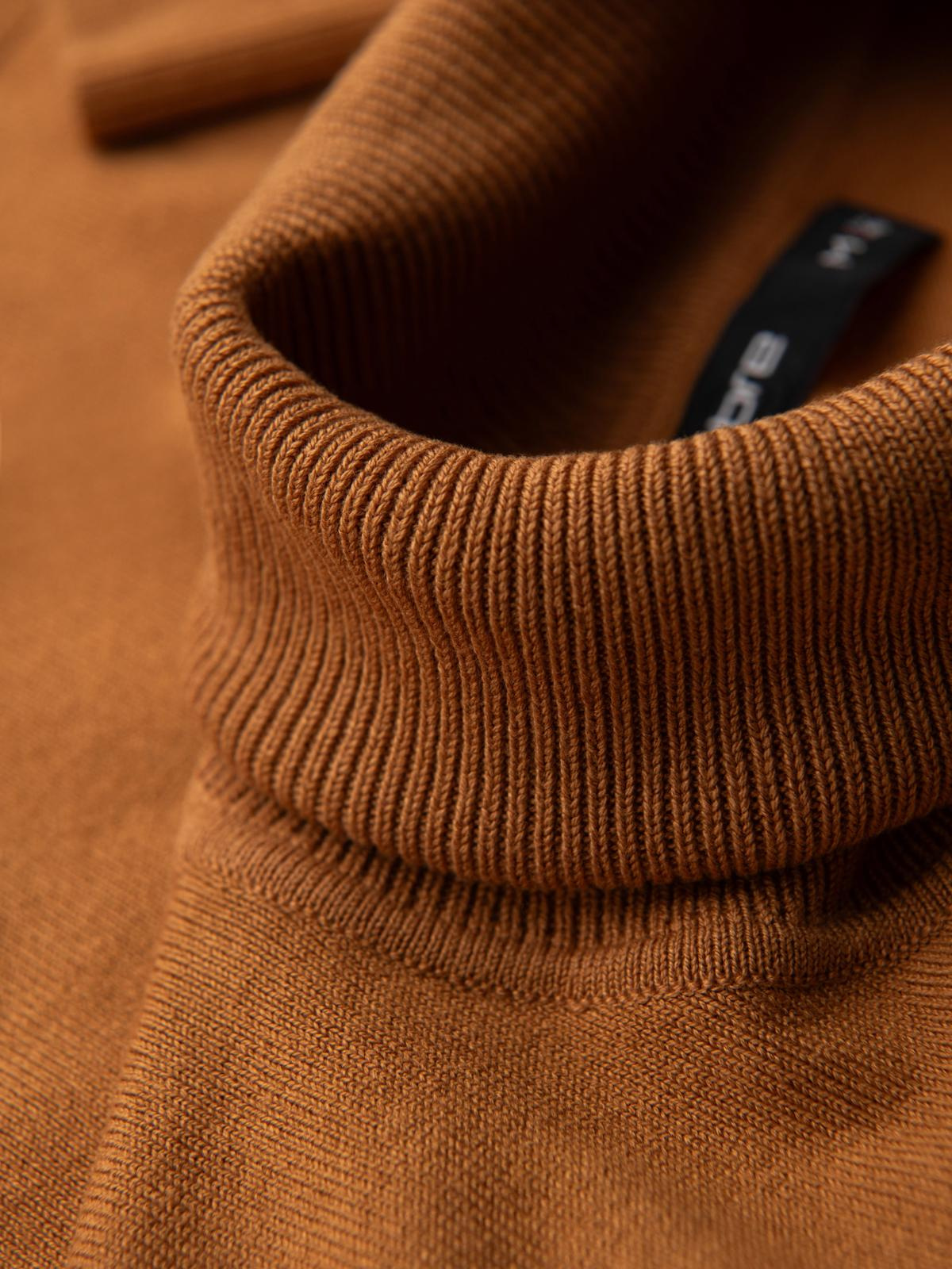 Ombre Men&#039;s knitted single-color turtleneck with viscose - camel