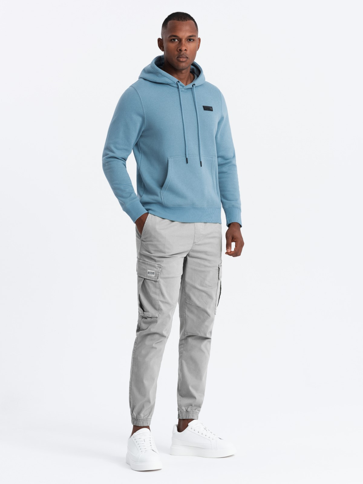 Ombre Men&#039;s kangaroo sweatshirt with hood and metal pin - blue