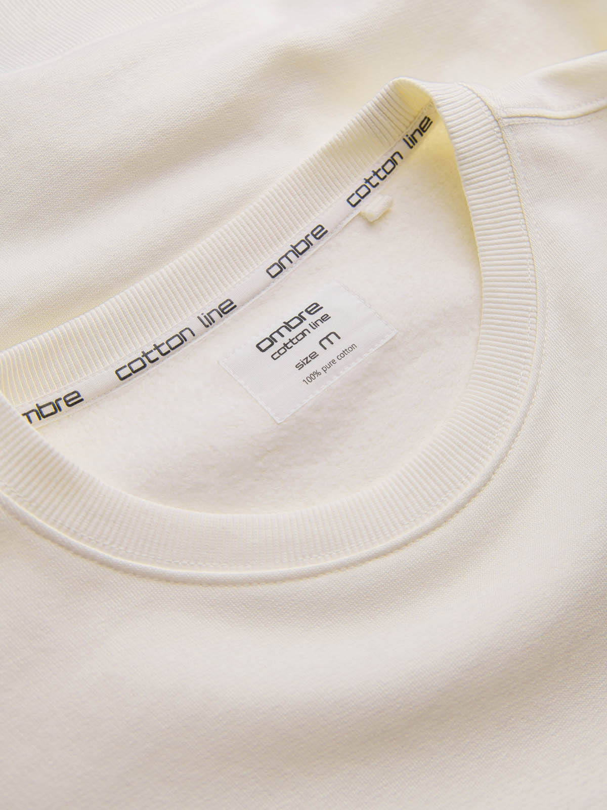 Ombre BASIC men&#039;s sweatshirt with round neckline - cream