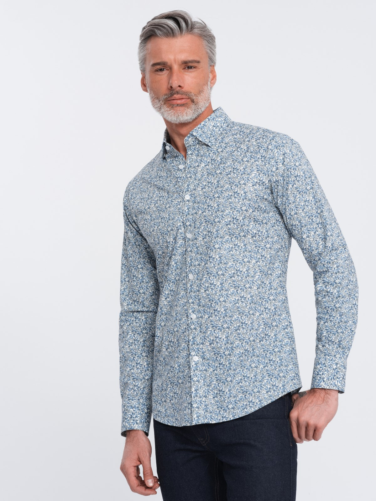 Ombre Men&#039;s SLIM FIT shirt in small leaf print - light blue