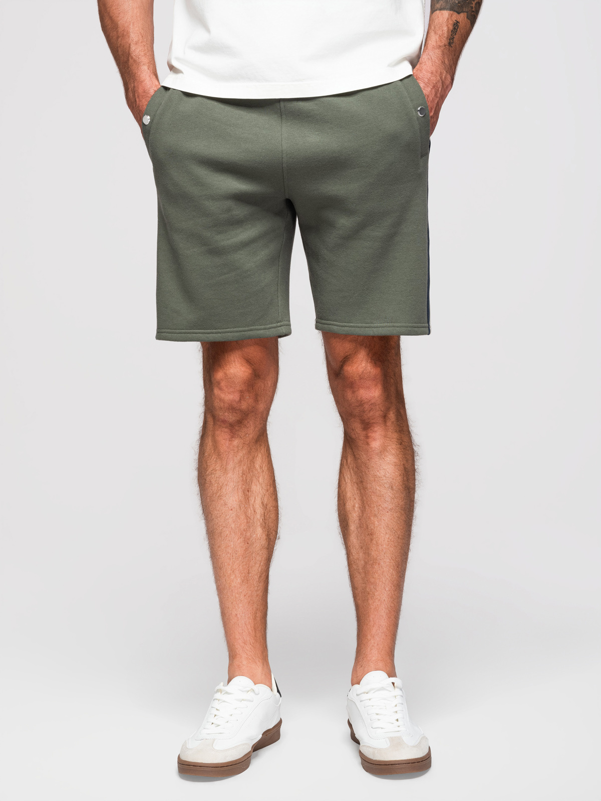 Ombre Men's sweat shorts with piping and drawstring waistband - olive