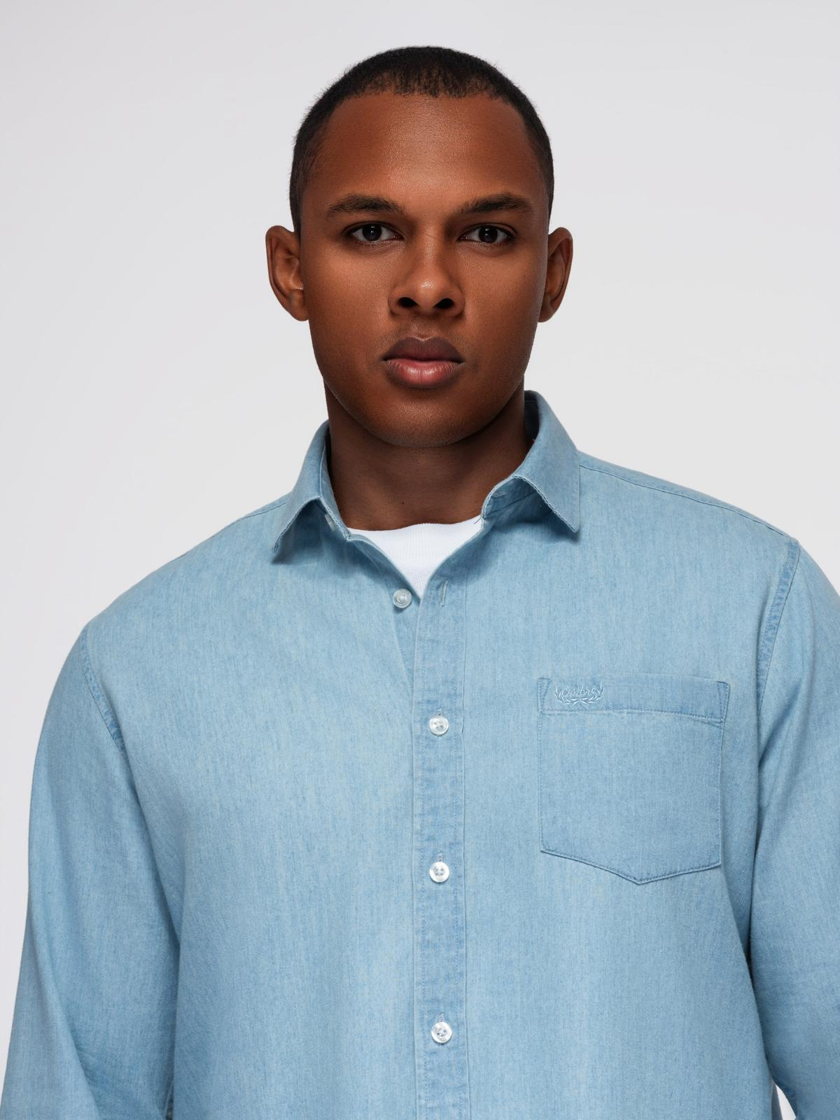 Ombre Men&#039;s denim shirt with embroidered pocket - light blue