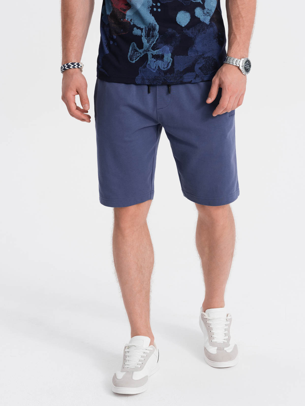 Pantaloni scurti barbati, Ombre