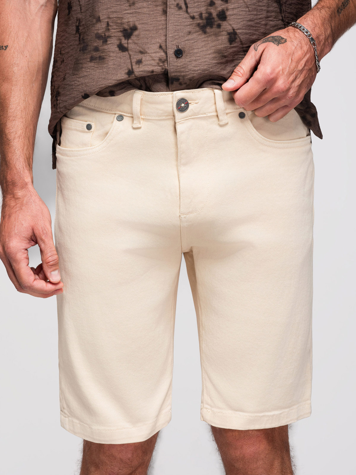 Ombre Men's denim classic shorts with rolled up leg - cream