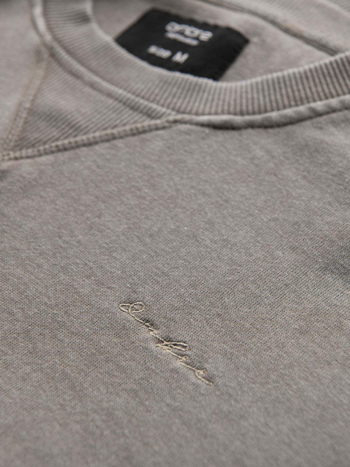 Ombre Washed men&#039;s sweatshirt with decorative stitching at the neckline - beige
