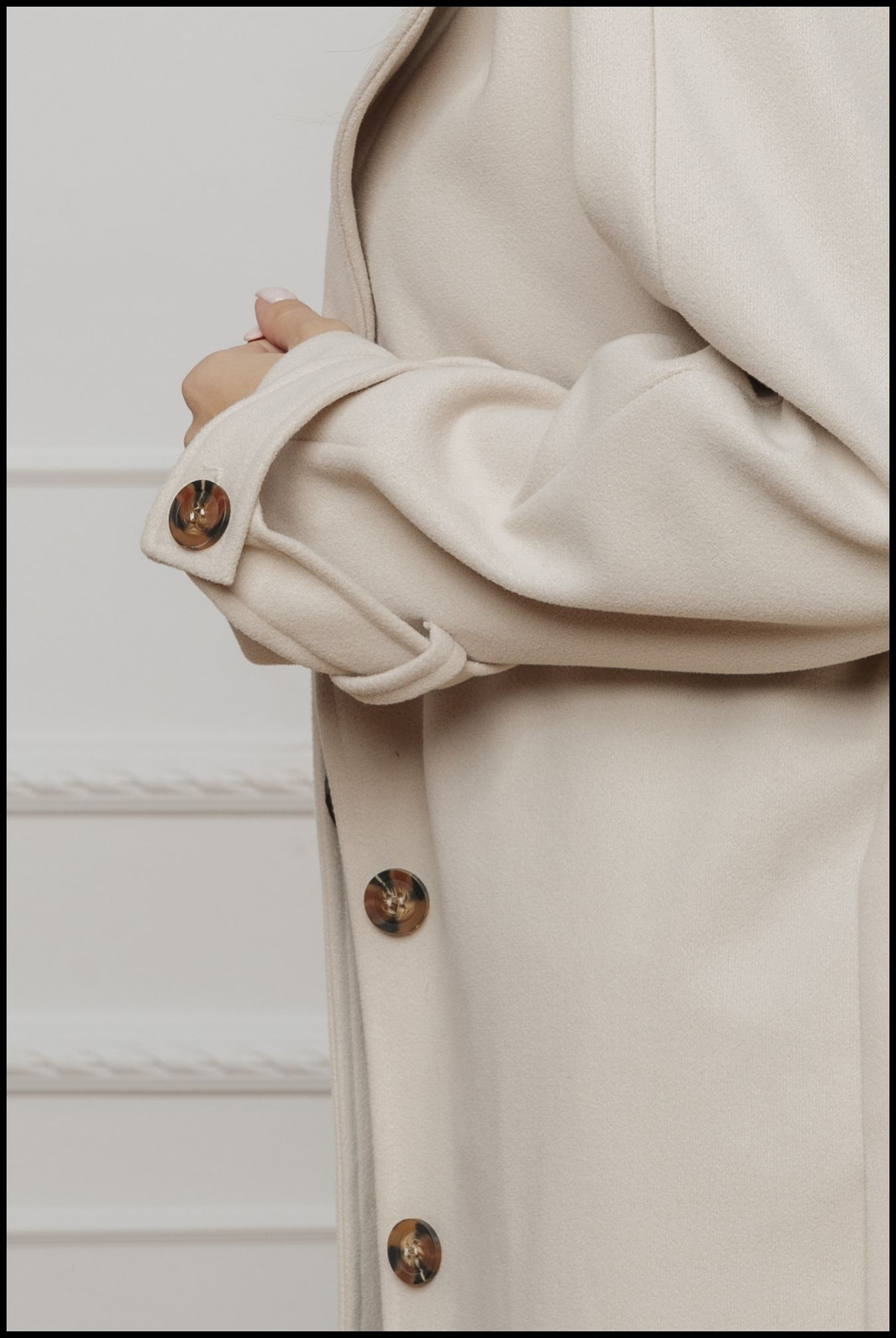 Edoti Fashionable women's coat CL