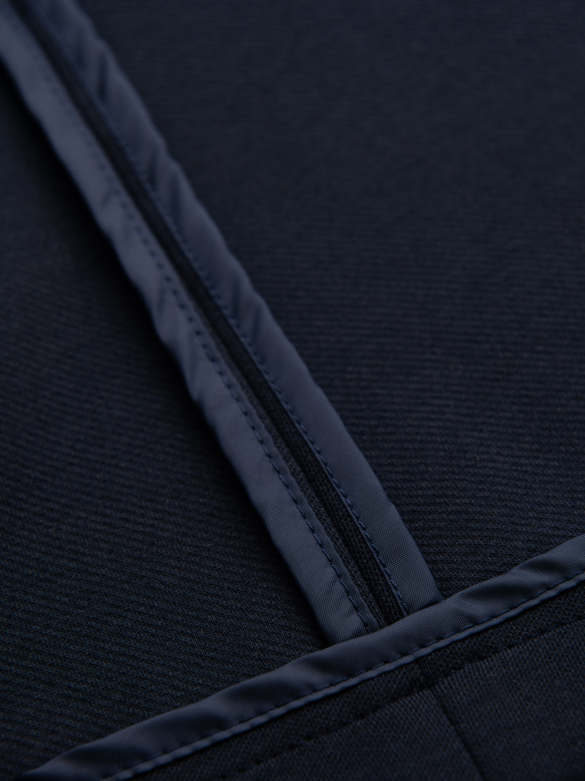 Pánske slim fit sako s jemnou textúrou
