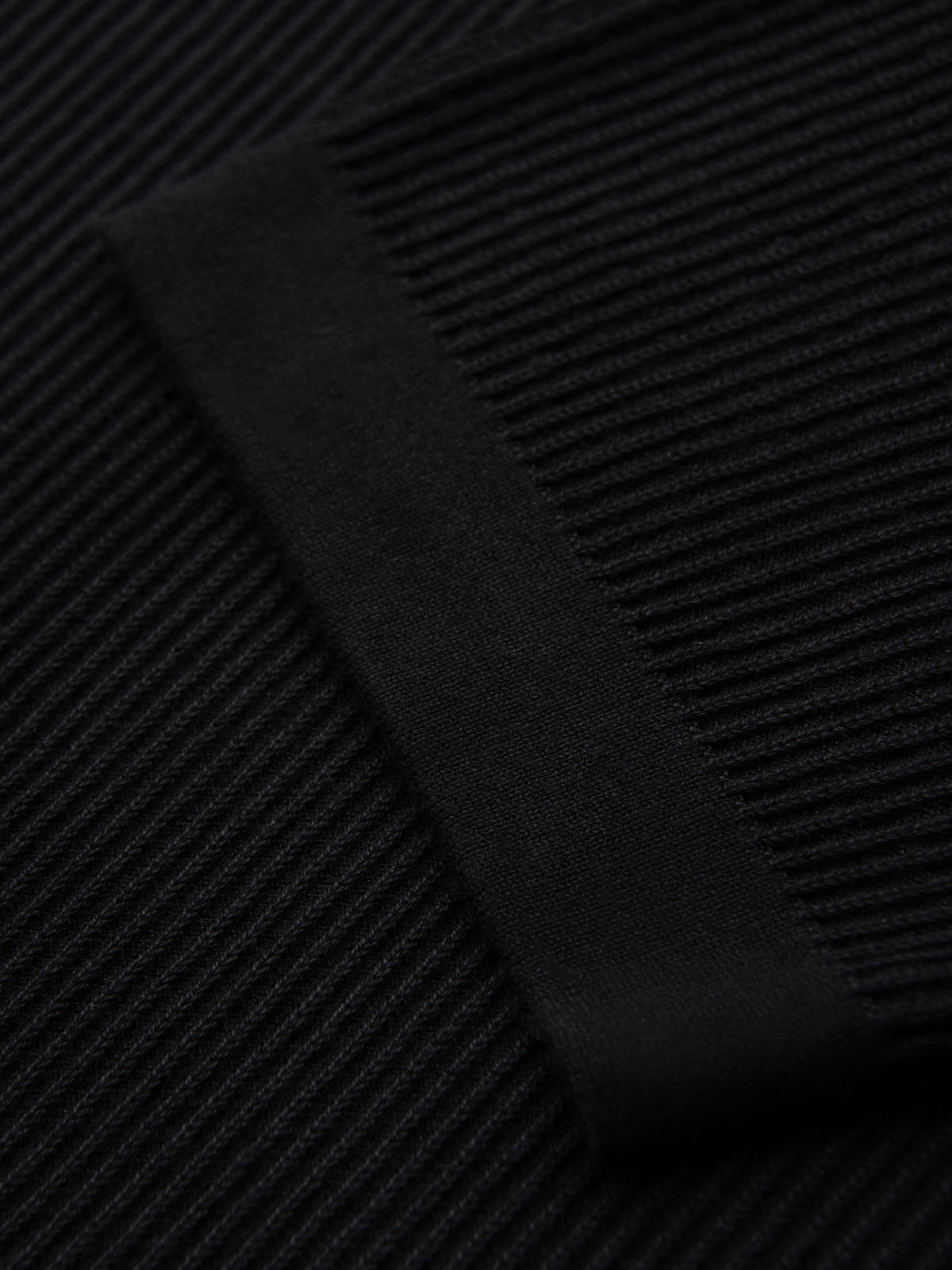 Ombre Men's knitted T-shirt with buttons at neckline - black