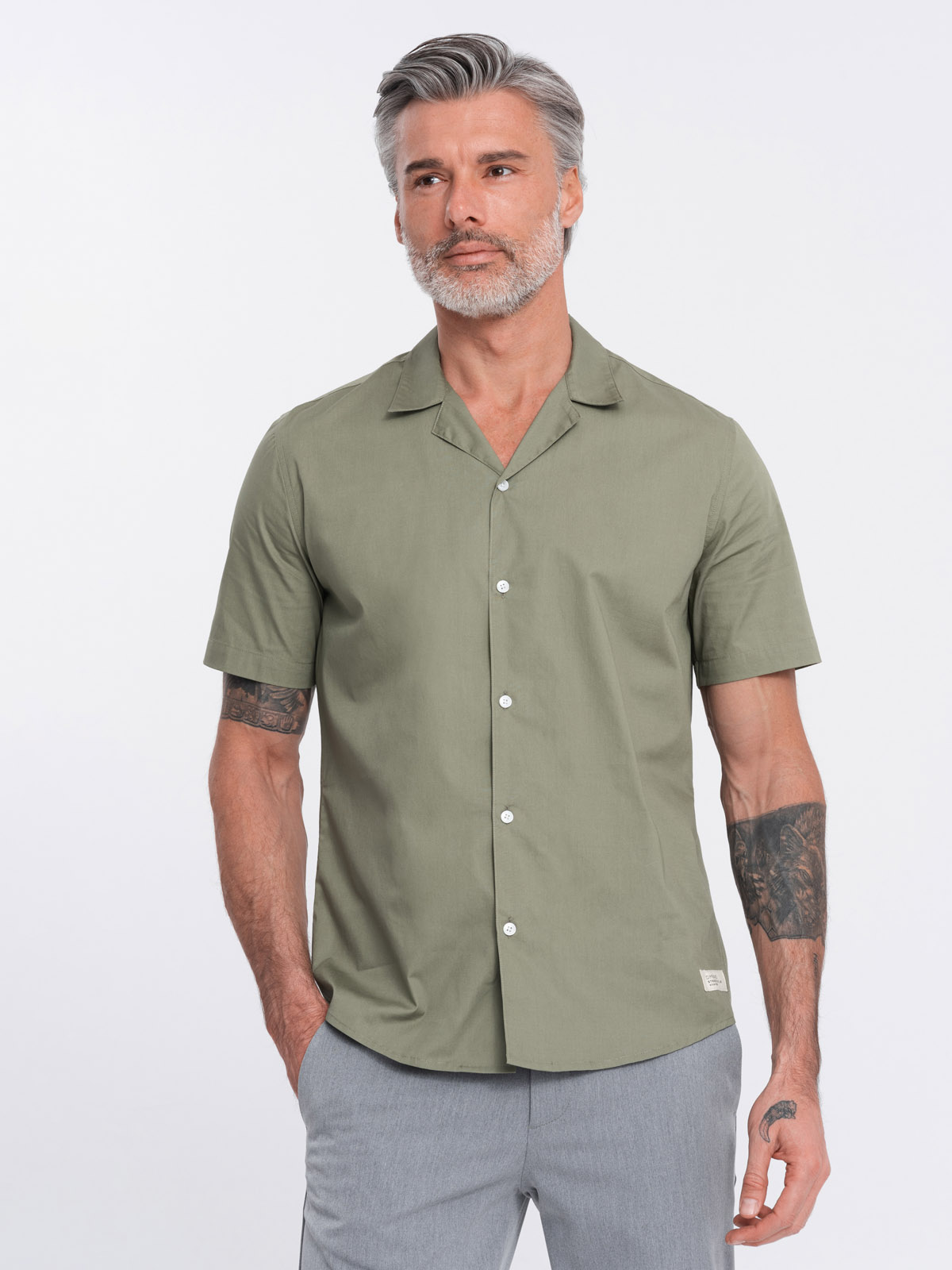Levně Ombre Men's short sleeve shirt with Cuban collar - khaki