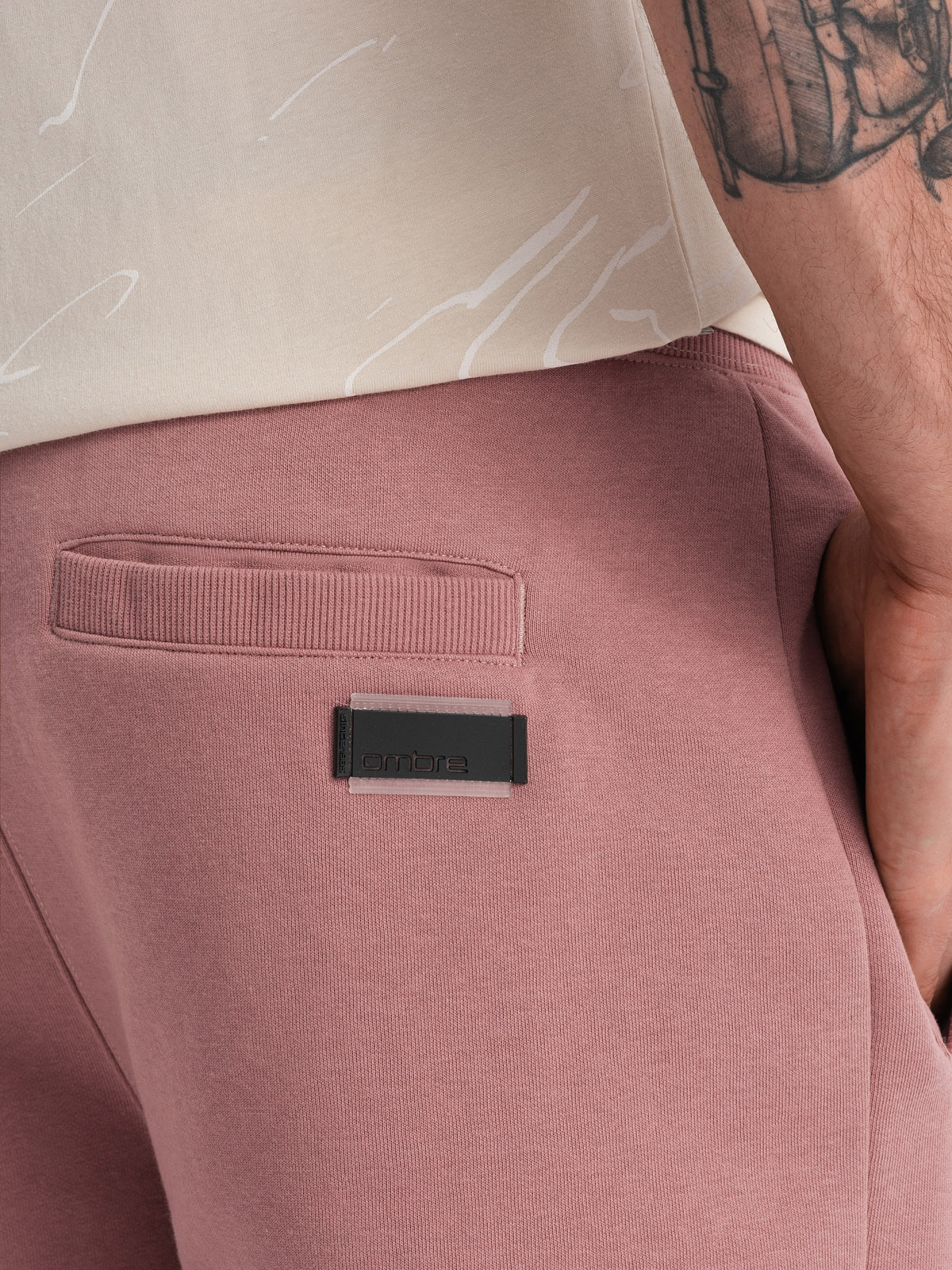 Ombre Men&#039;s pre-knee BASIC sweat shorts - dark pink