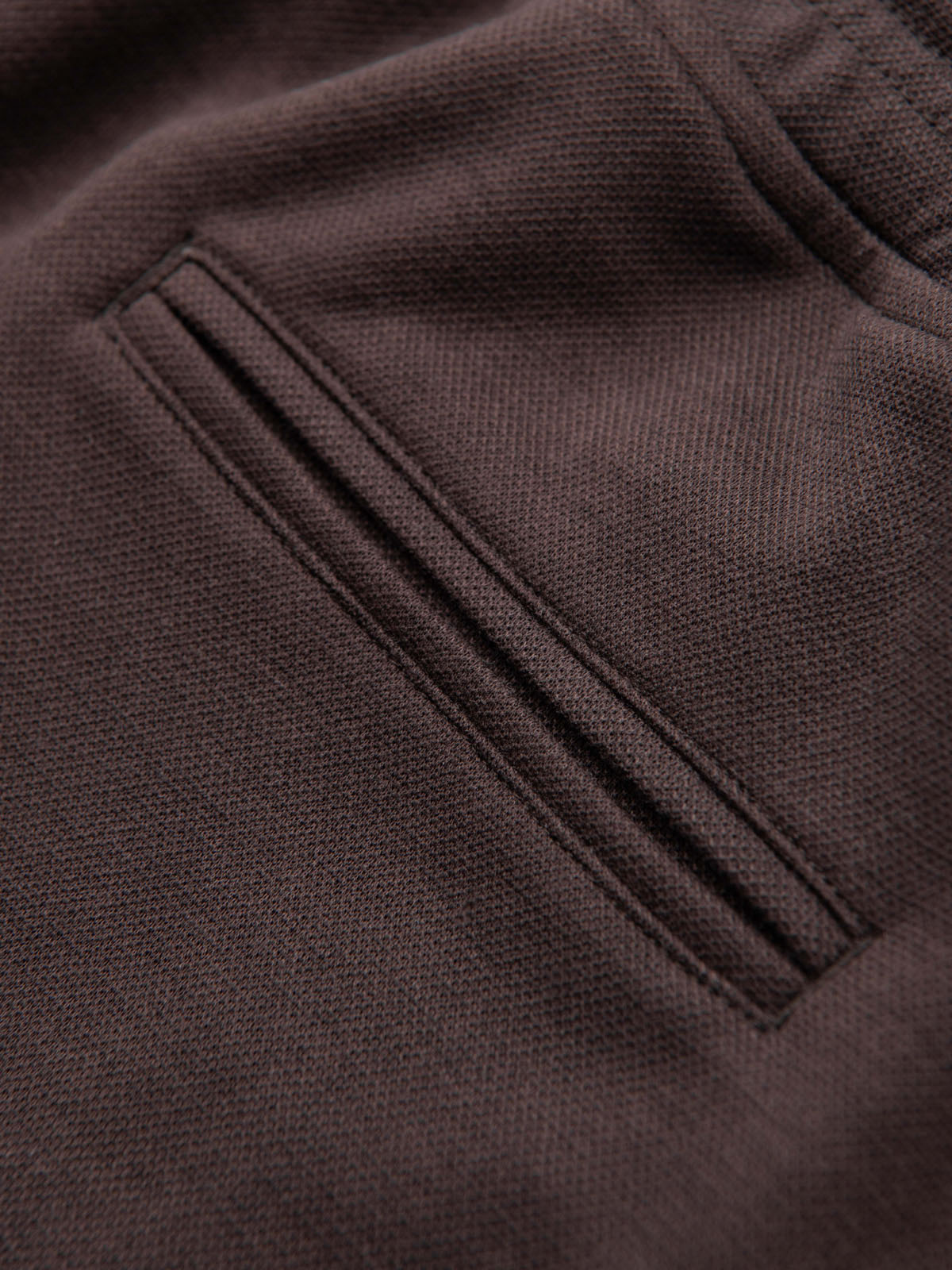 Ombre pánske štruktúrované šortky REGULAR FIT - hnedé