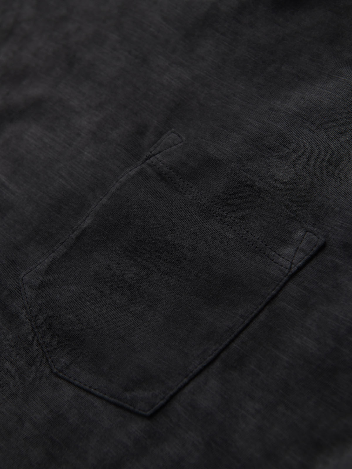 Ombre Men's cotton knit V-neck t-shirt with wash effect - black