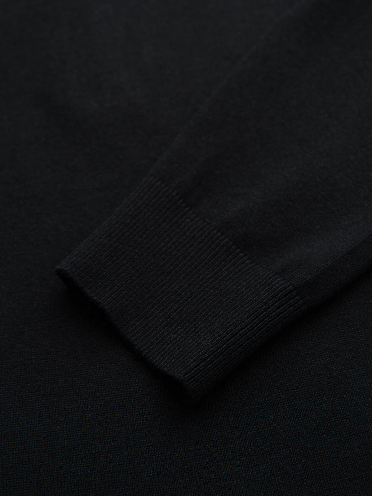 Ombre Men&#039;s sweater with viscose and spread neckline - black