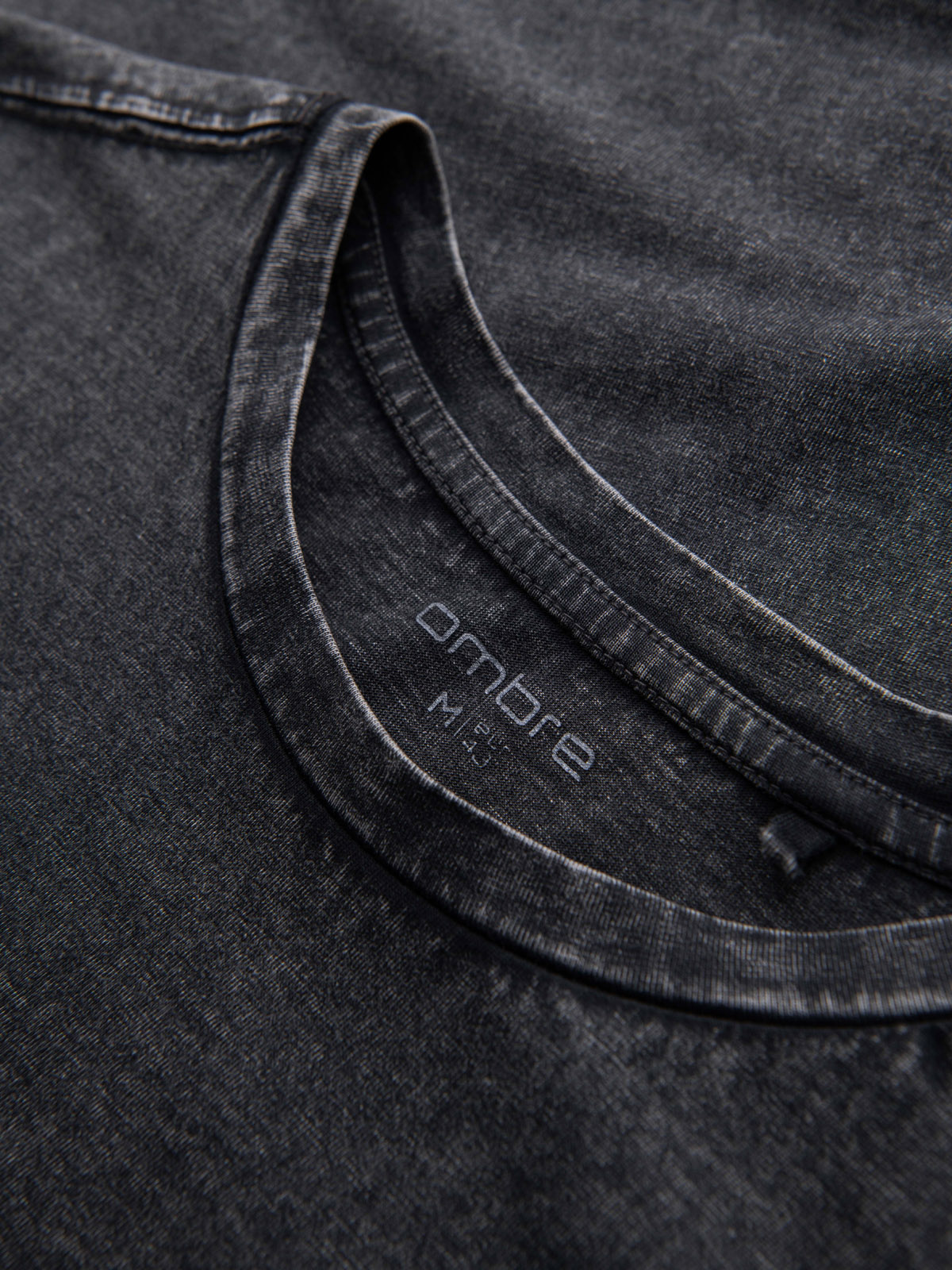 Ombre Men's T-shirt with wash effect - black