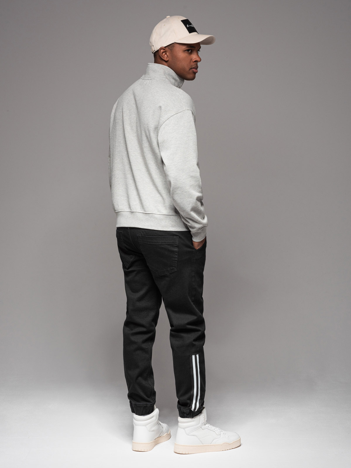 Ombre Men's denim joggers with piping - black