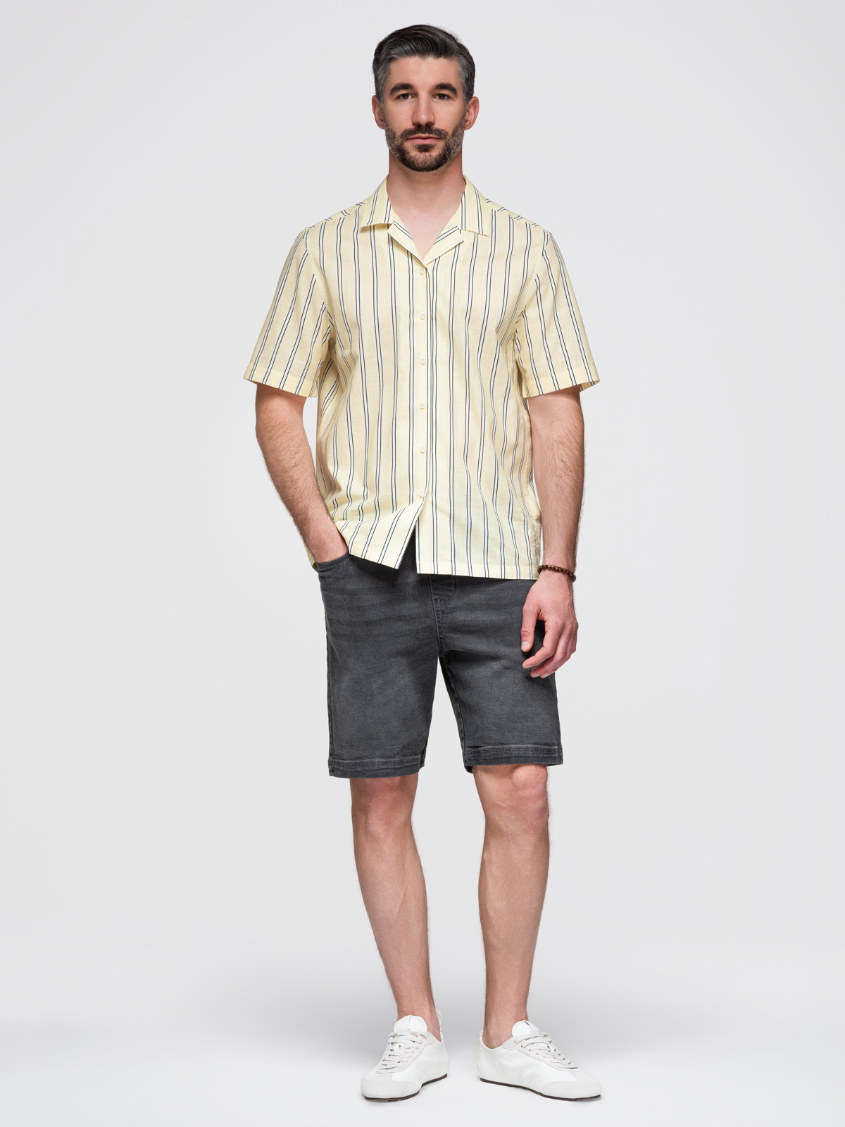 Ombre Men's shorts with elastic waistband and wash effect - grey