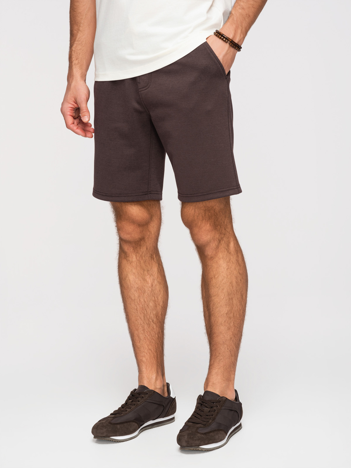 Ombre pánske štruktúrované šortky REGULAR FIT - hnedé