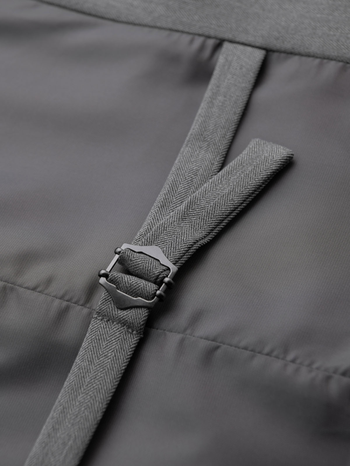 Ombre Elegant men's SLIM FIT herringbone vest - grey