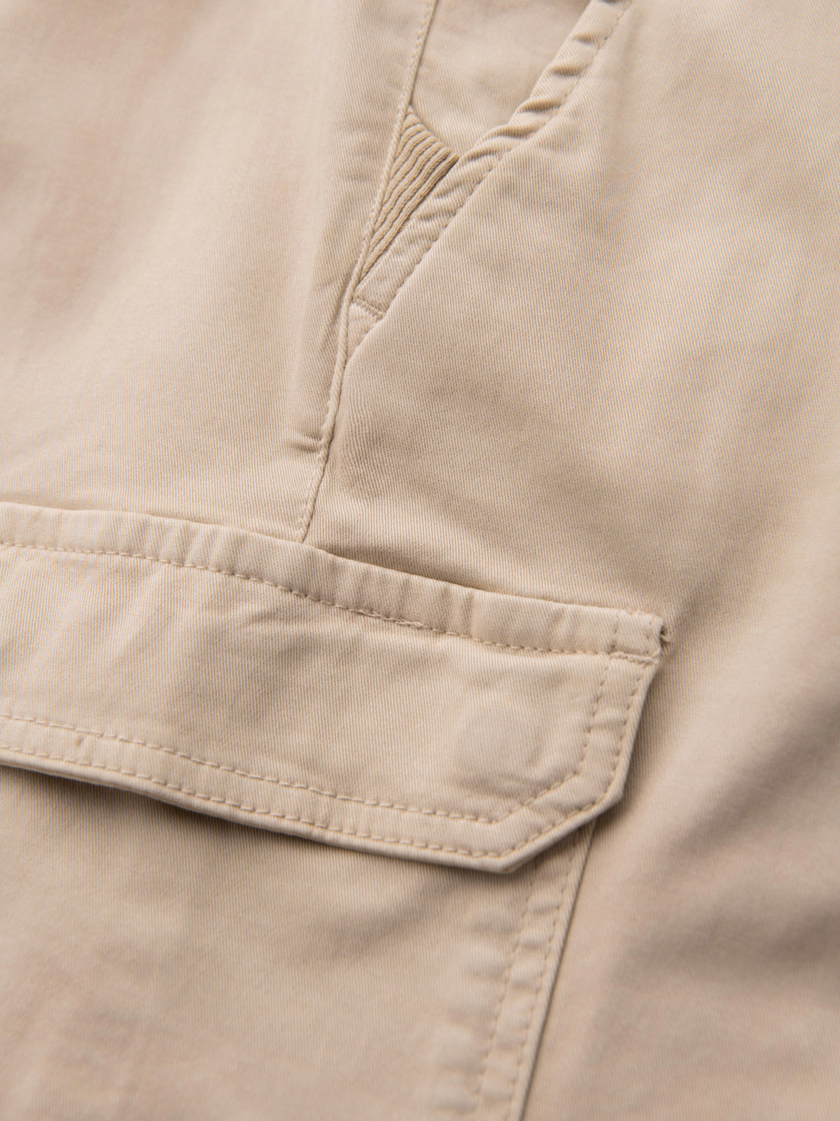 Ombre Men's cotton cargo shorts with elastic waistband - beige