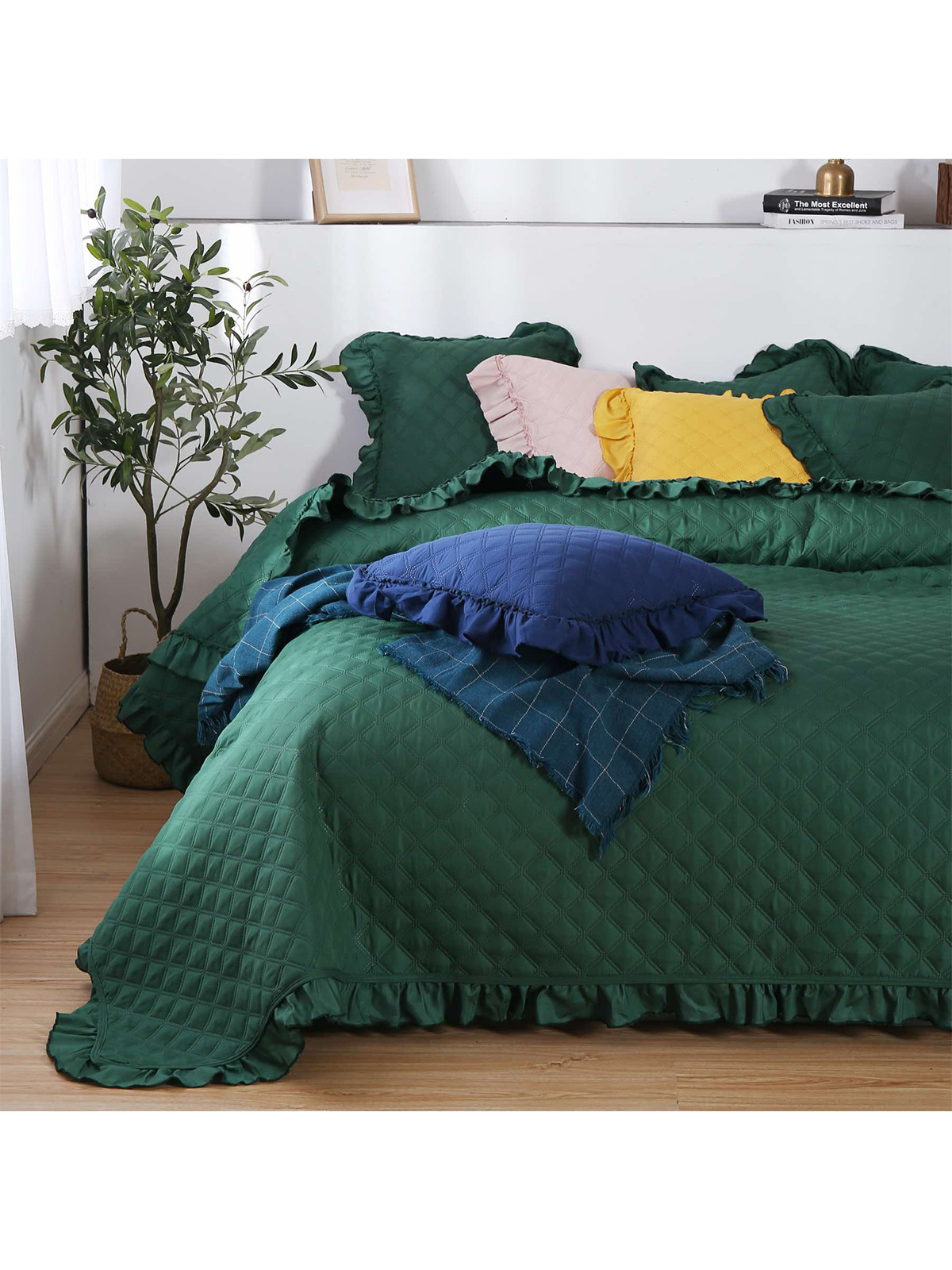 Edoti Quilted bedspread Ruffy