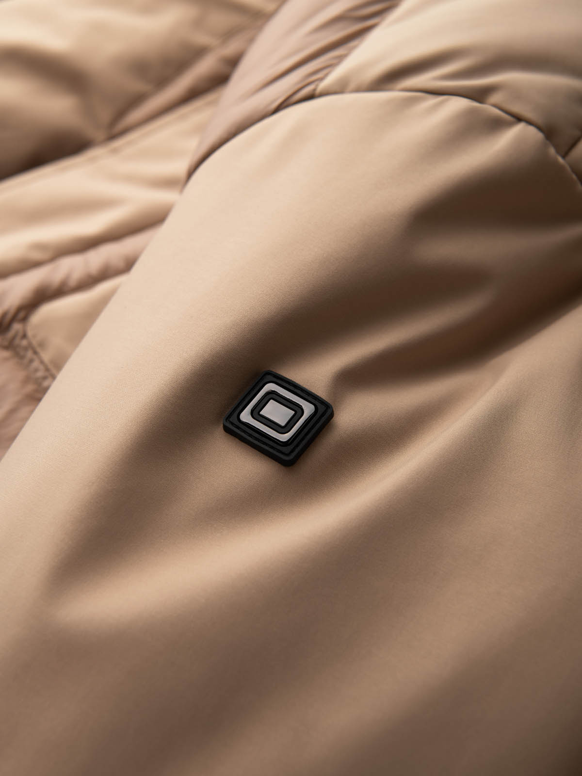 Ombre Men&#039;s long quilted jacket with large pockets - beige