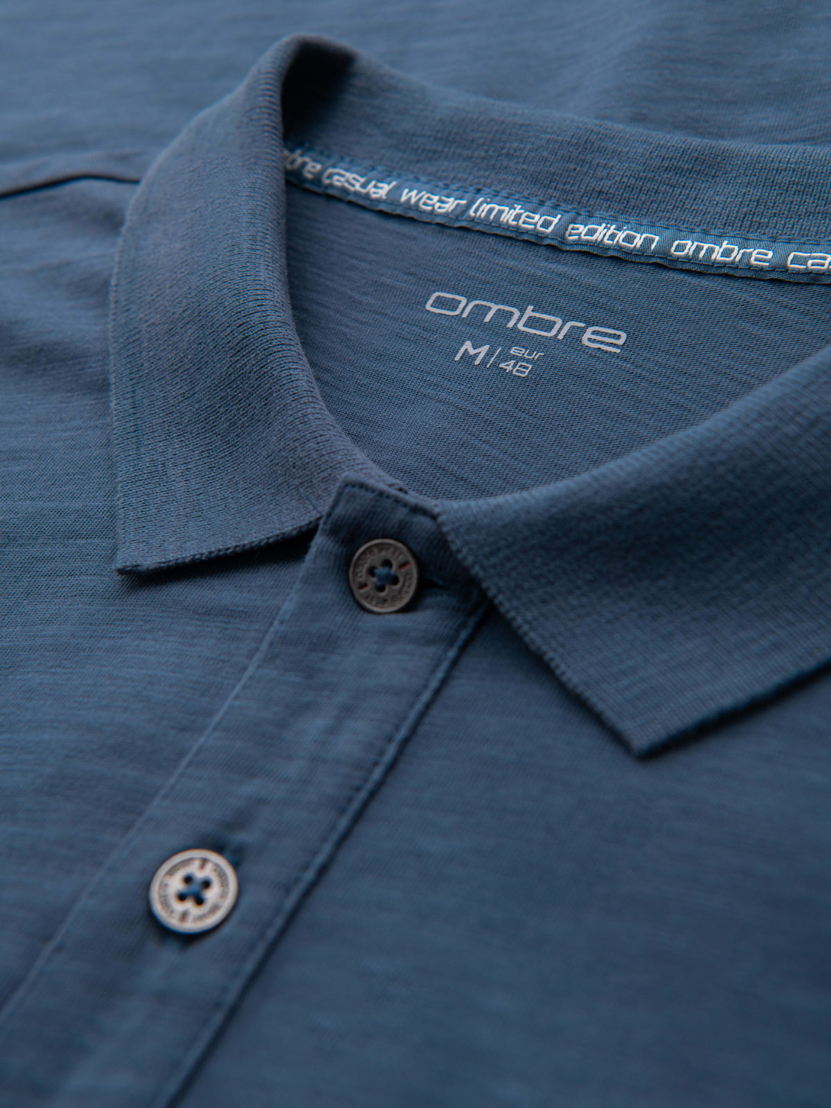 Ombre Men's polo t-shirt with decorative buttons