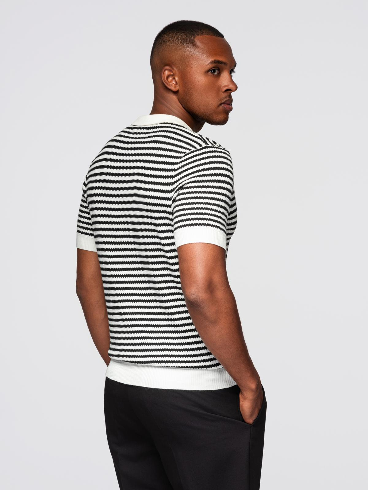 Ombre Men's knitted buttonless polo shirt with navy stripes - black and white