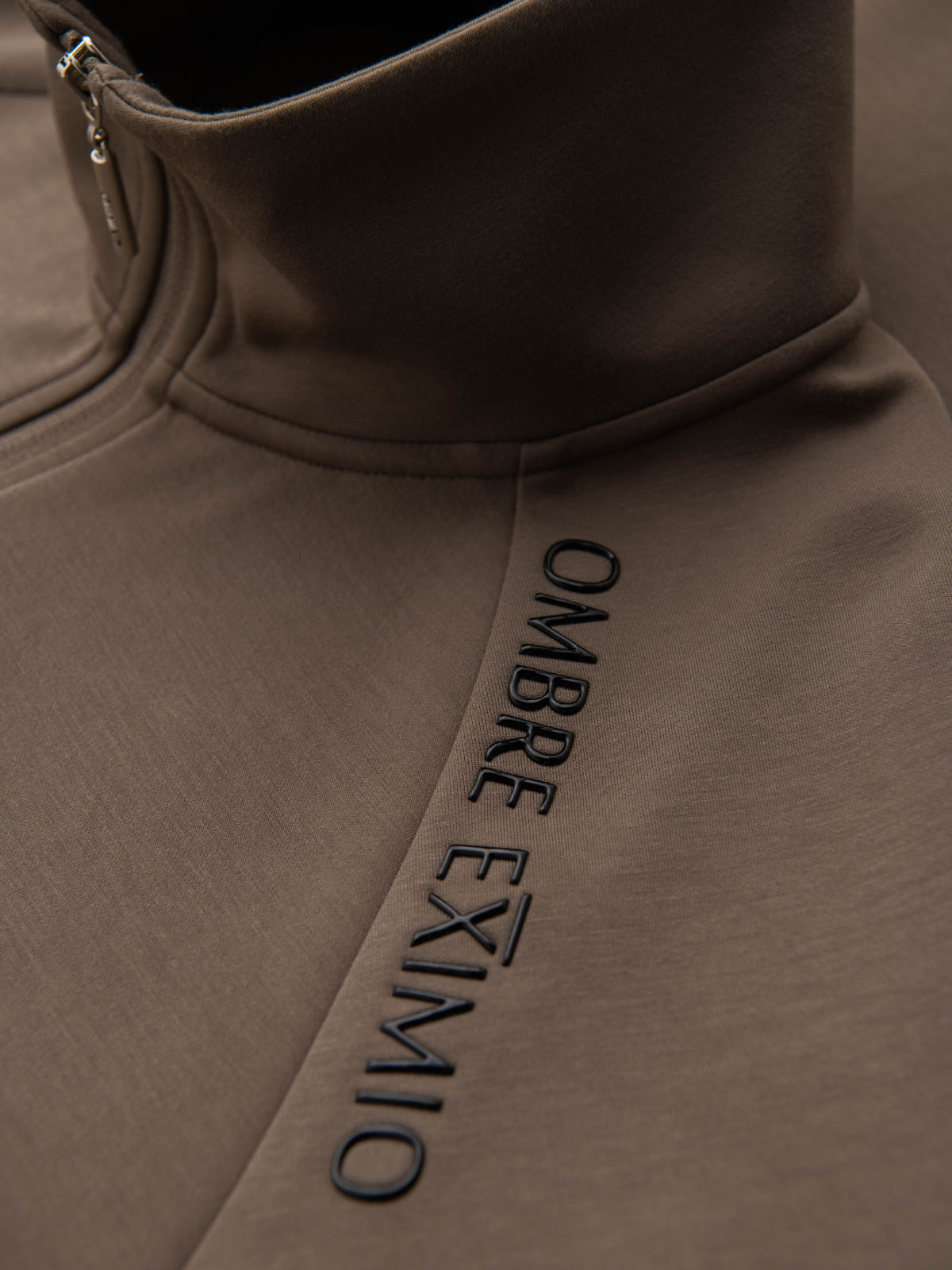 Ombre Men's sweatshirt with contrasting print and unbuttoned high collar - grey-brown