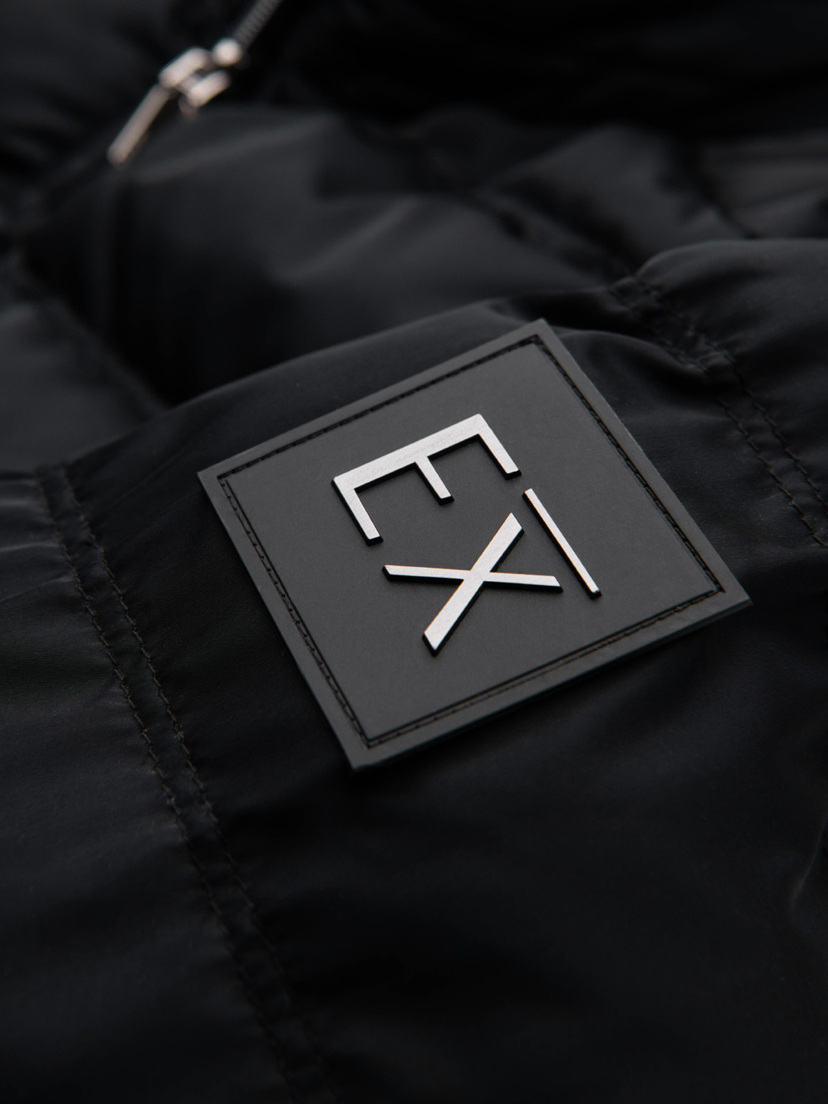 Ombre Men&#039;s quilted jacket with gloss and stand-up collar - black