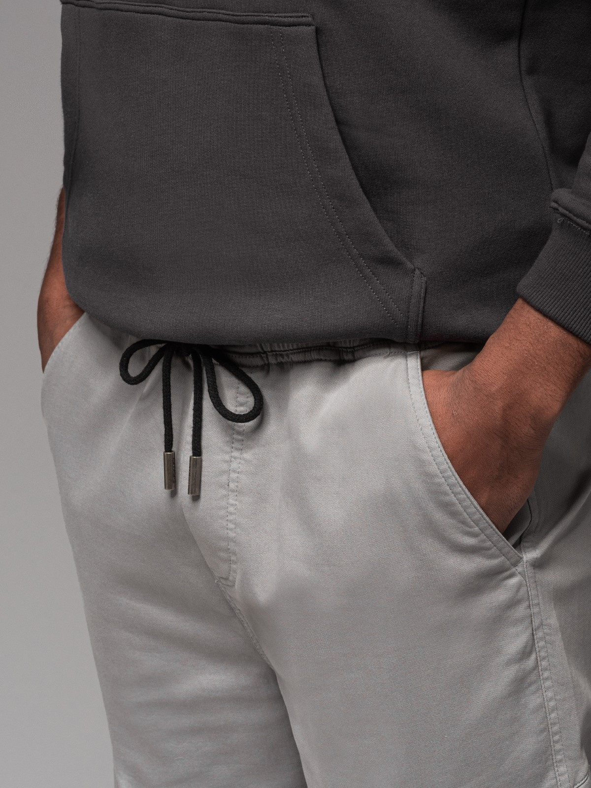 Ombre Men&#039;s knitted joggers with cargo pockets - light grey