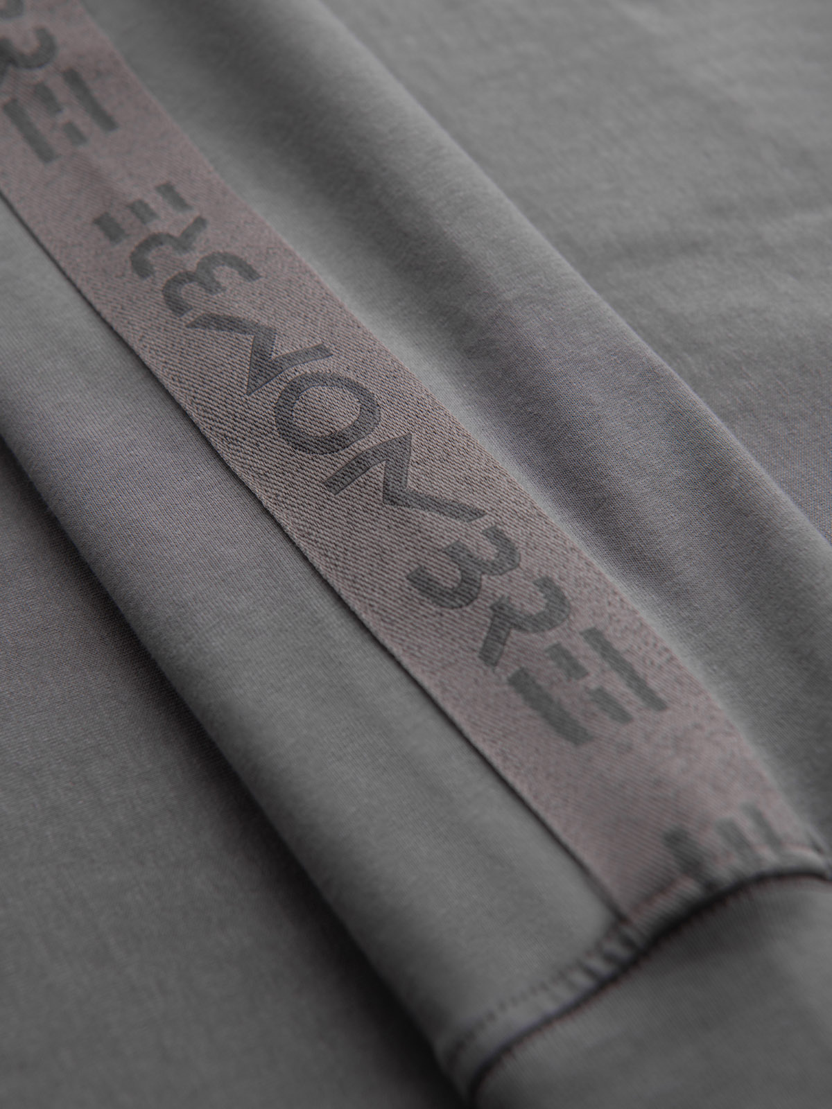 Ombre Men's cotton U-neck longsleeve with piping and chest print - grey