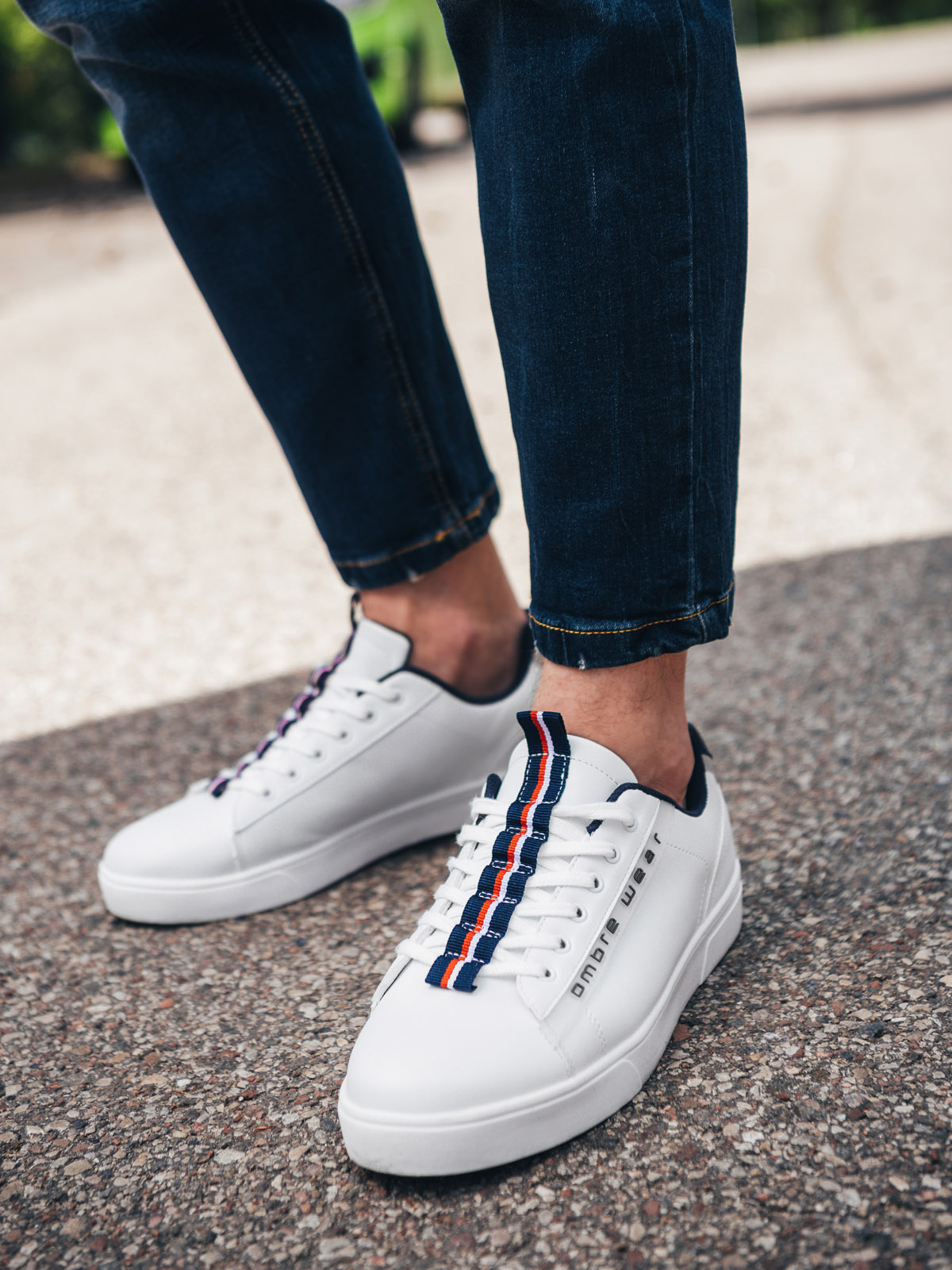 Ombre Men&#039;s shoes sneakers with contrasting details - white