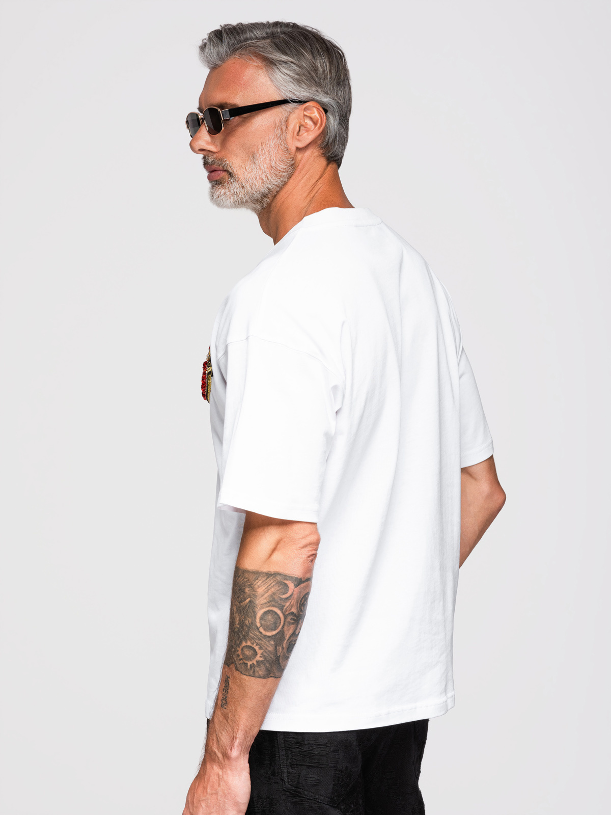 Ombre Men's cotton t-shirt with jewelry applique on chest - off white