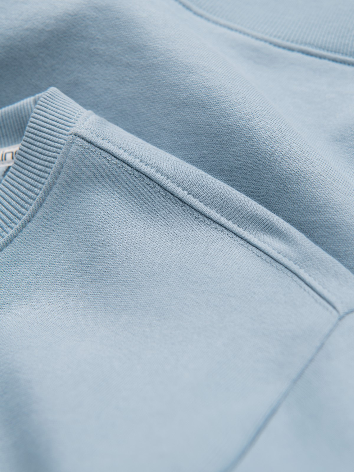 Ombre BASIC men&#039;s sweatshirt with round neckline - blue