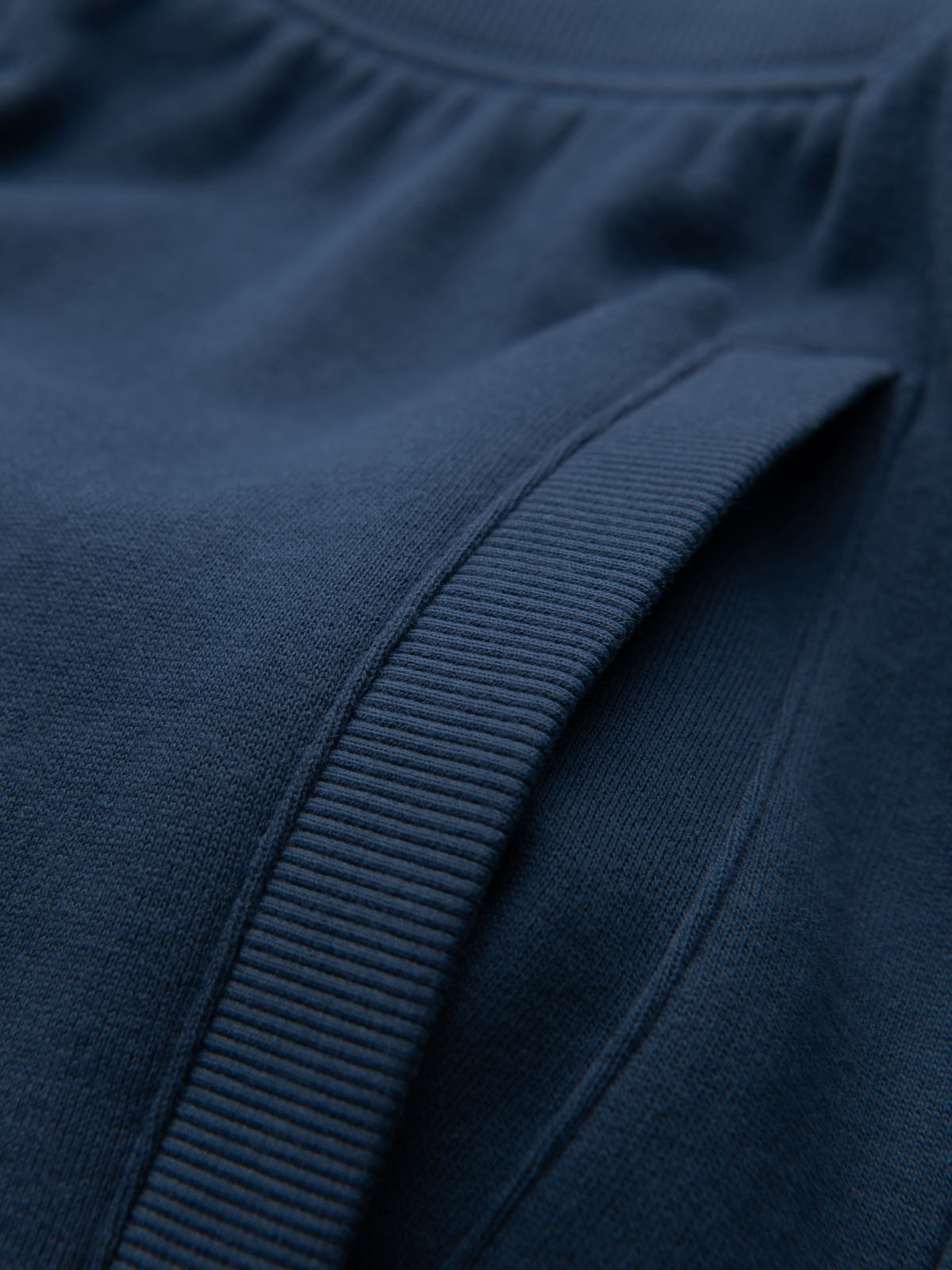 Ombre Men&#039;s knit shorts with drawstring and pockets - dark blue