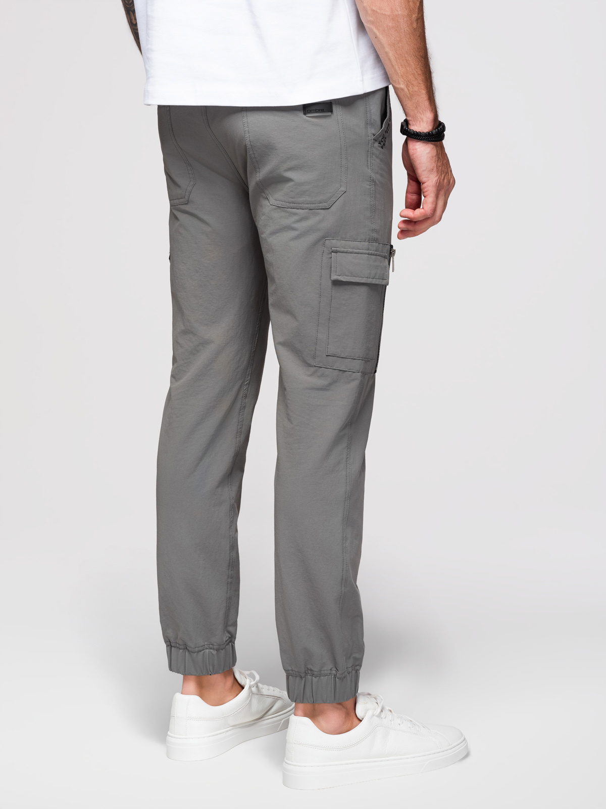Ombre Men's jogger pants with cargo pockets and print - gray