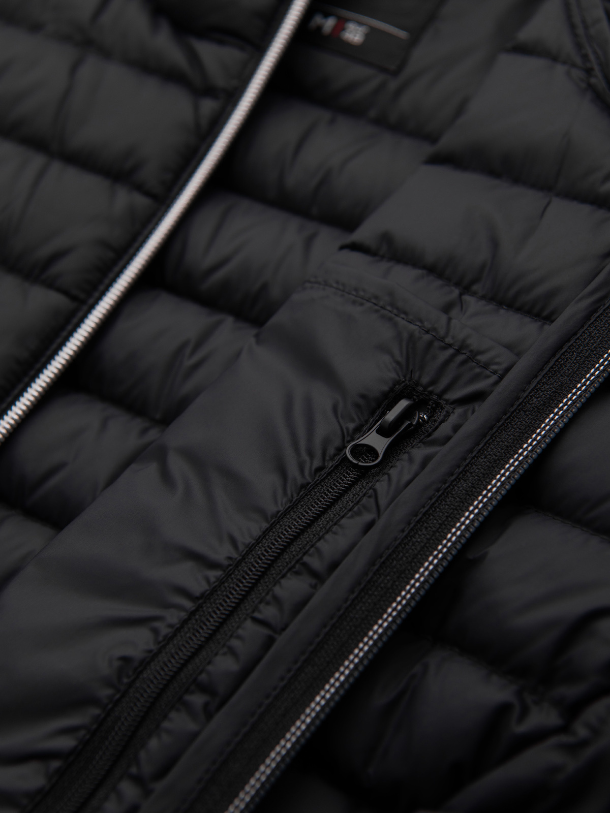 Ombre Ultralight men's natural down jacket with stowable pouch - black