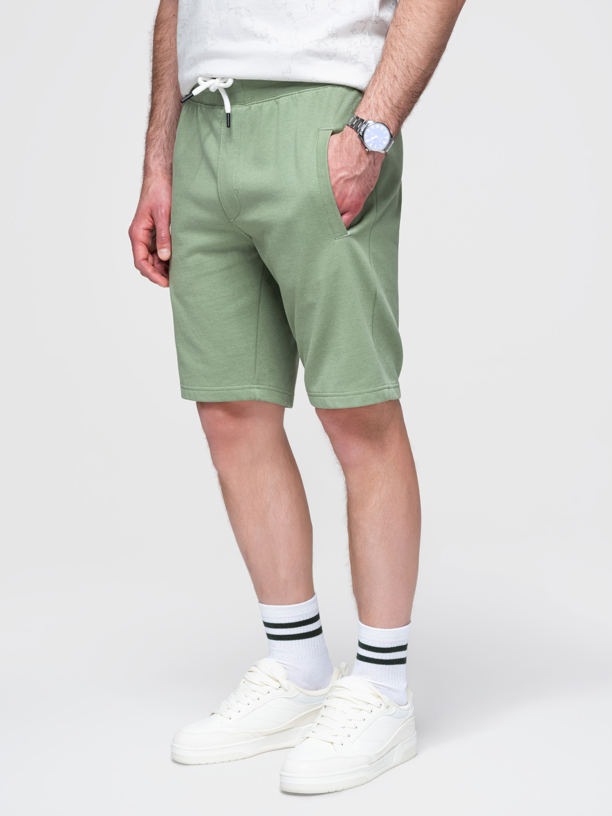 Ombre Men's knit shorts with drawstring and pockets - green