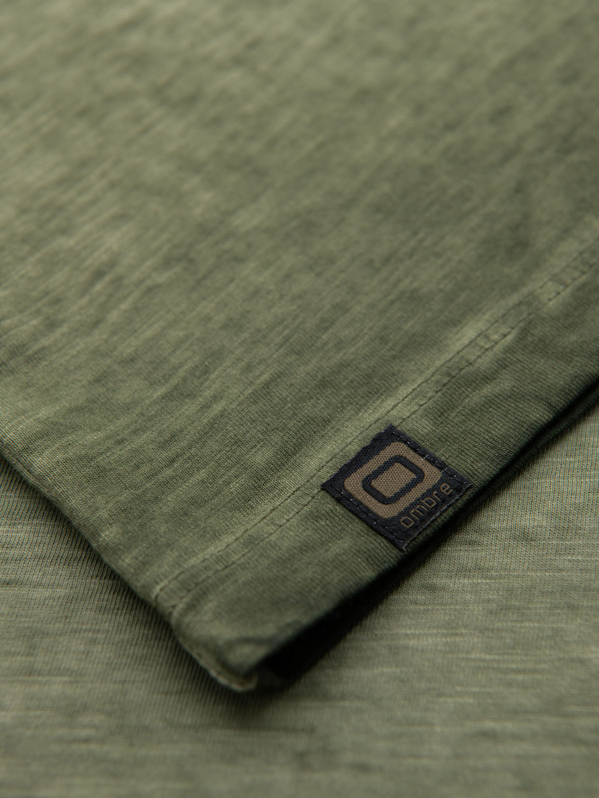 Ombre Men's cotton V-neck knit t-shirt with washed effect - olive