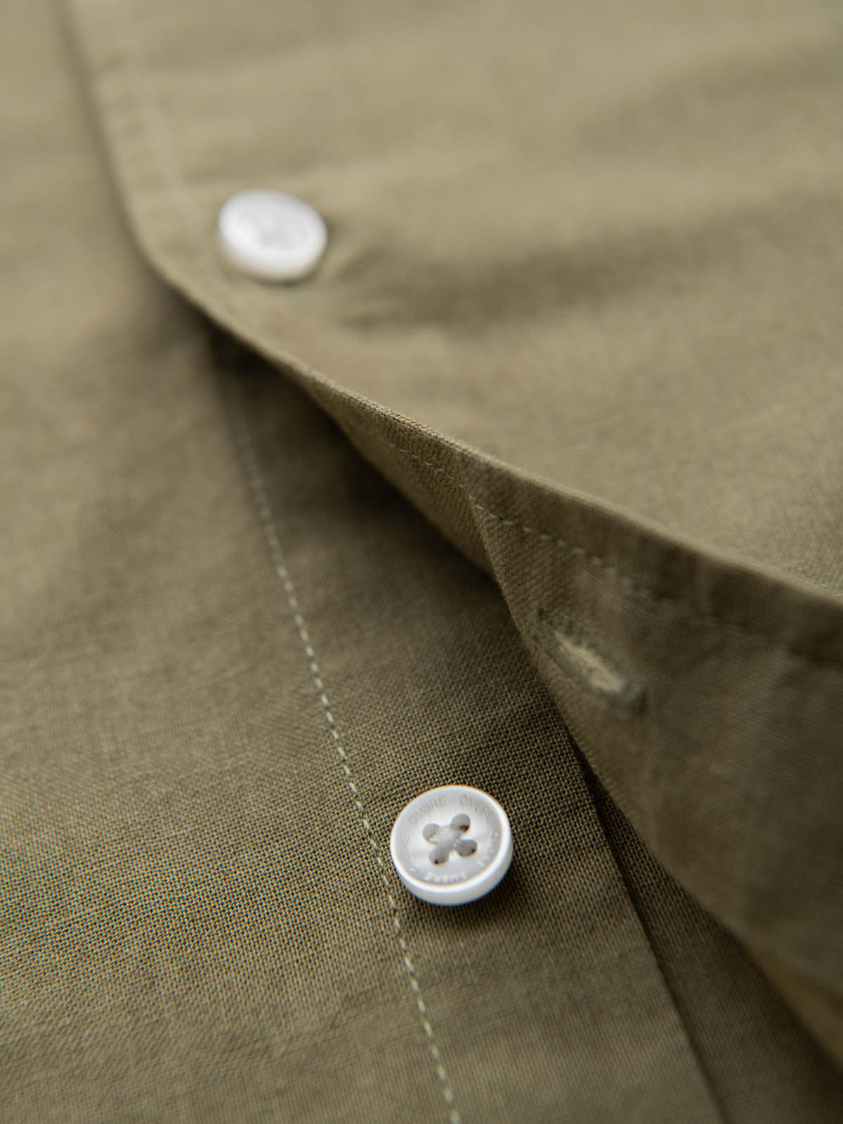Ombre Men&#039;s short sleeve cotton and linen shirt with pocket - olive
